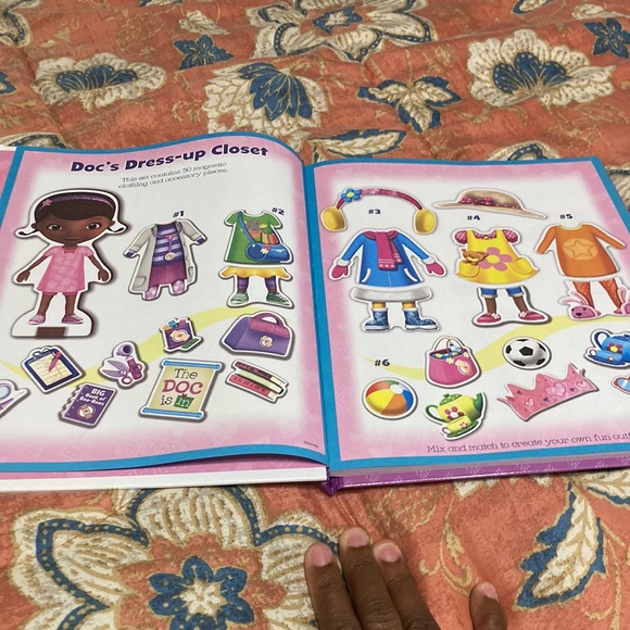 Kids book Doc McStuffins - Picture 3 of 4